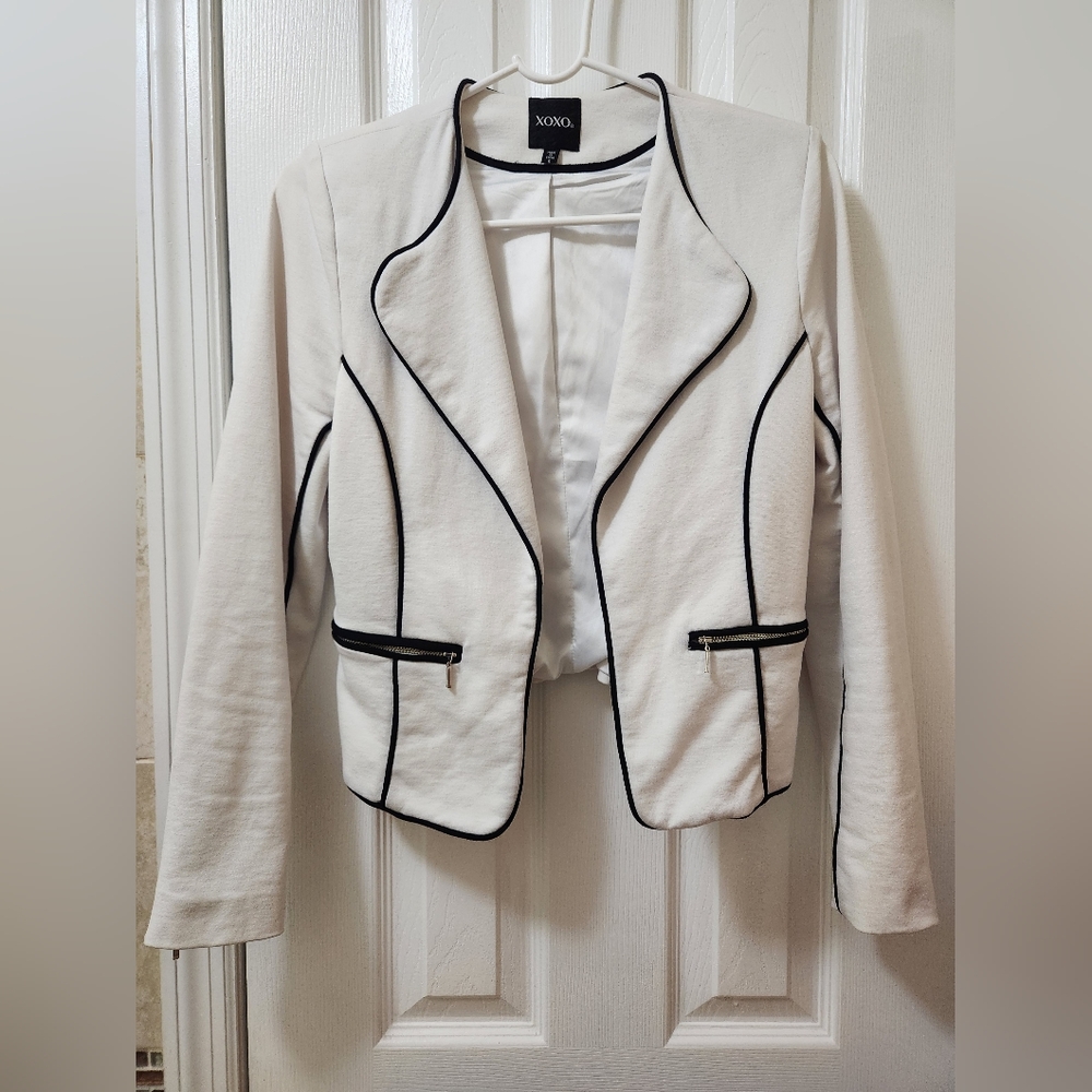 XOXO Contrast Collarless Blazer